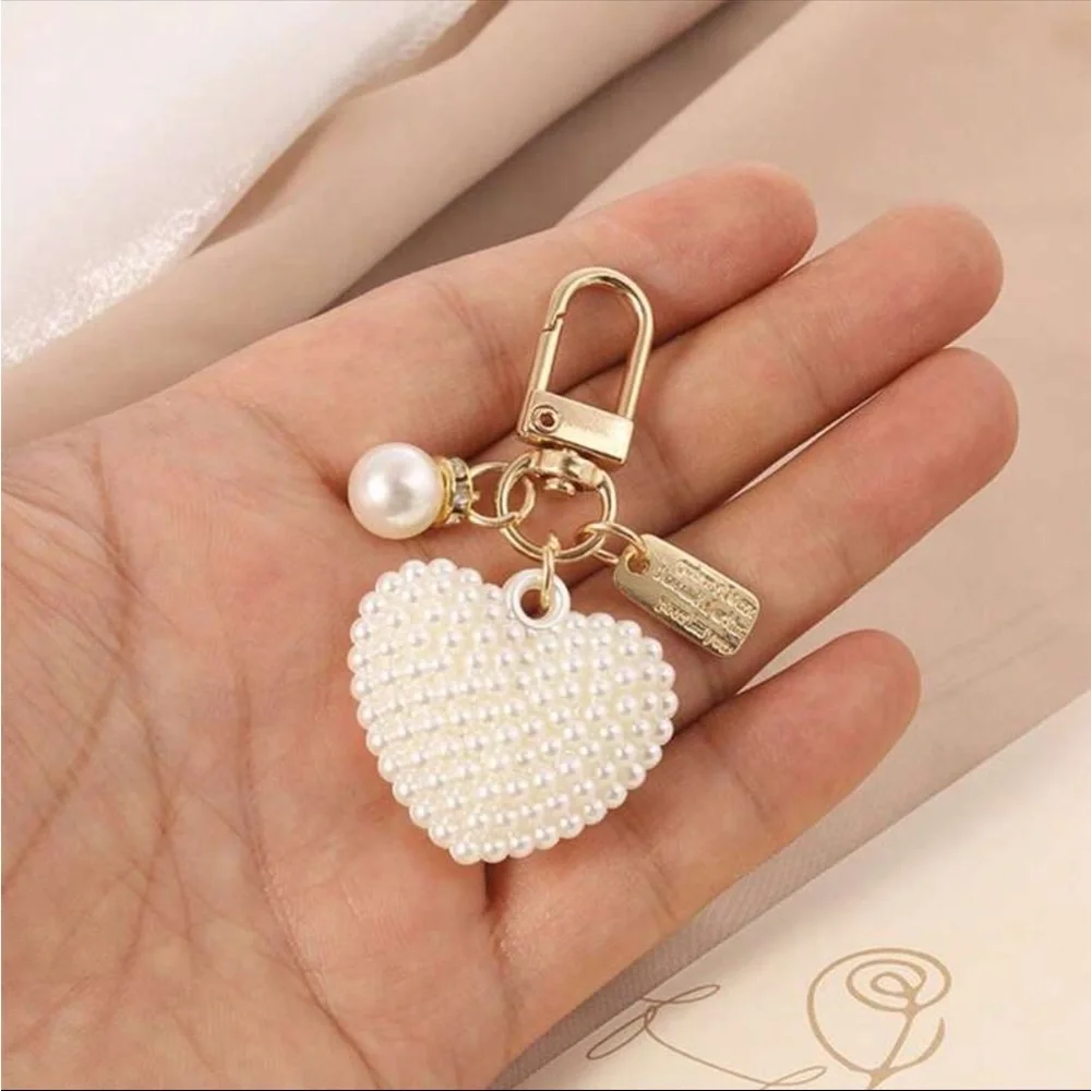 NWT Faux Pearl Heart Beaded Bag Charm or Keychain. Bag and Keys Accessories - Picture 3 of 12